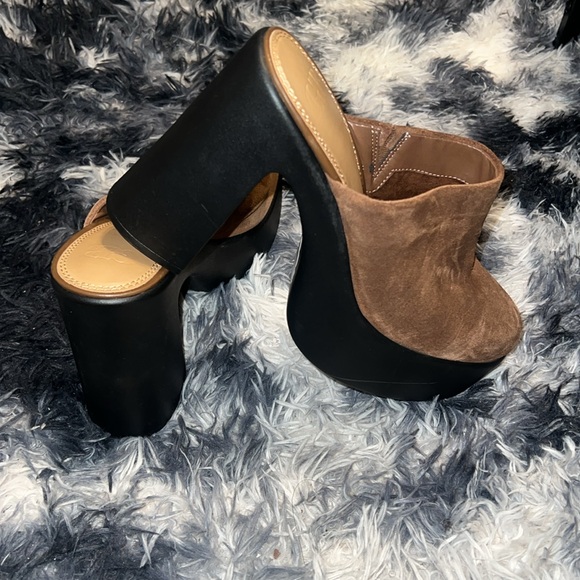 Gianni Bini Shoes - NWT Gianni Bini Bono So Chic Brown Suede Mules